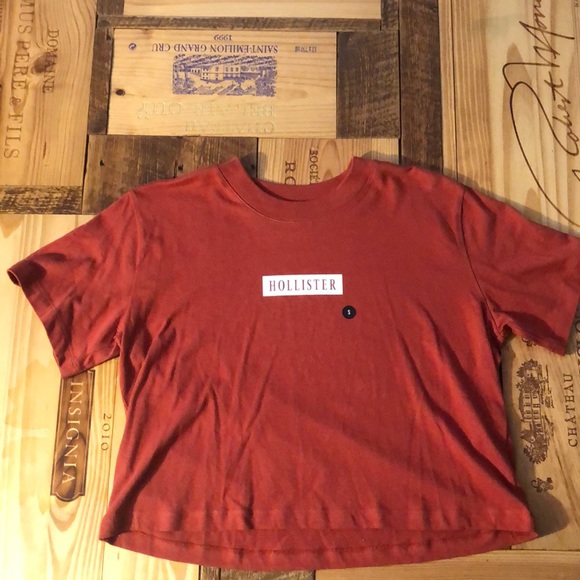 hollister red cropped short sleeve shirt - Picture 1 of 4